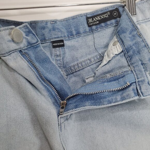 BLANK NYC Women Denim Shorts Size 30 The Fulton Raw Hem Y2K High Rise Light Wash - Picture 3 of 9